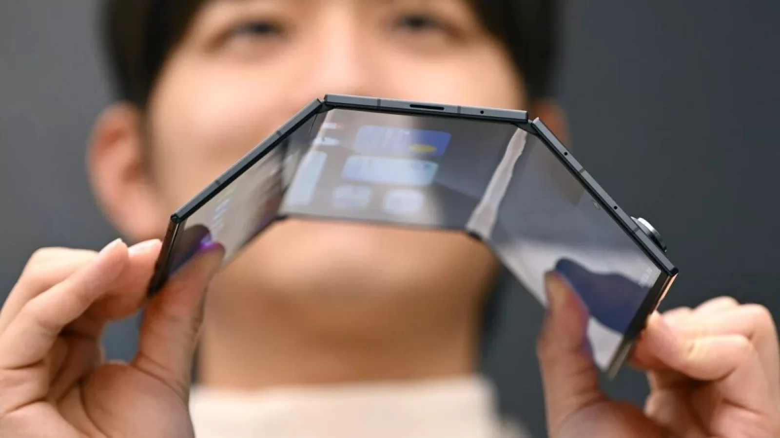 Samsung ar putea grăbi lansarea Galaxy Z TriFold 2 după debutul iPhone Duo – telefonul pliabil în trei ar urma să fie mai subțire, mai ușor și mai rezistent