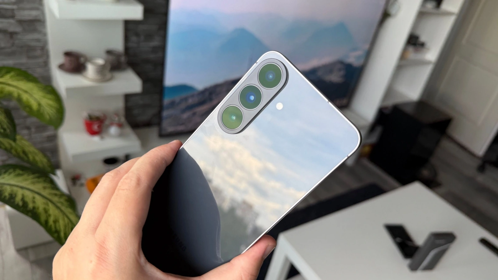 Samsung Galaxy S26 FE: Design cu pilulă pentru cameră ca noutate