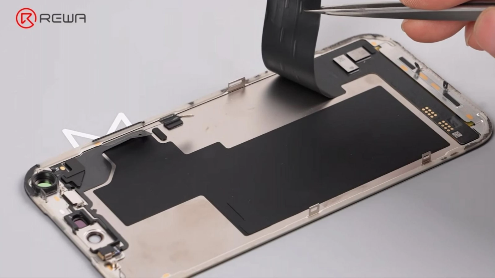 iPhone 18 Pro primește prima disecție; avem vești proaste - e mai greu de reparat!