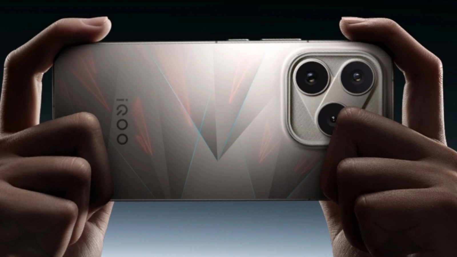 iQOO 16 are ecran de 10.000 de nits și vine cu procesor Snapdragon 8 Elite Extreme Gen6