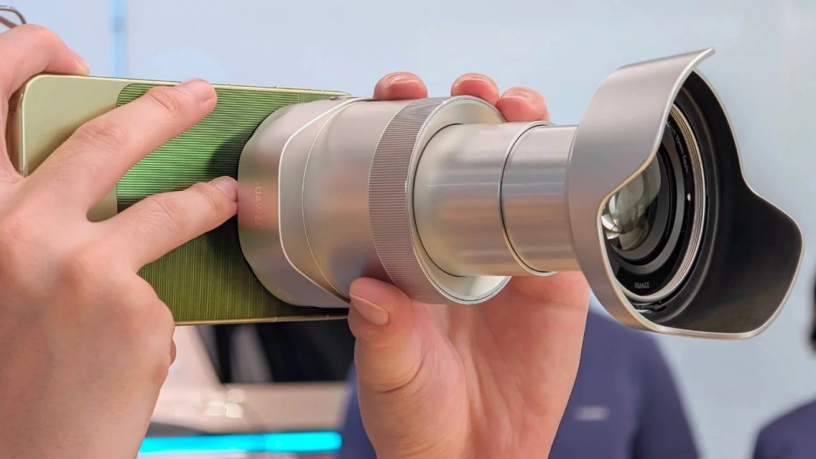 Huawei lansează Ruiying Z10, un teleobiectiv extern pentru seria Mate 90 Pro: senzor de 1 inch, zoom optic continuu 10x și design spectaculos
