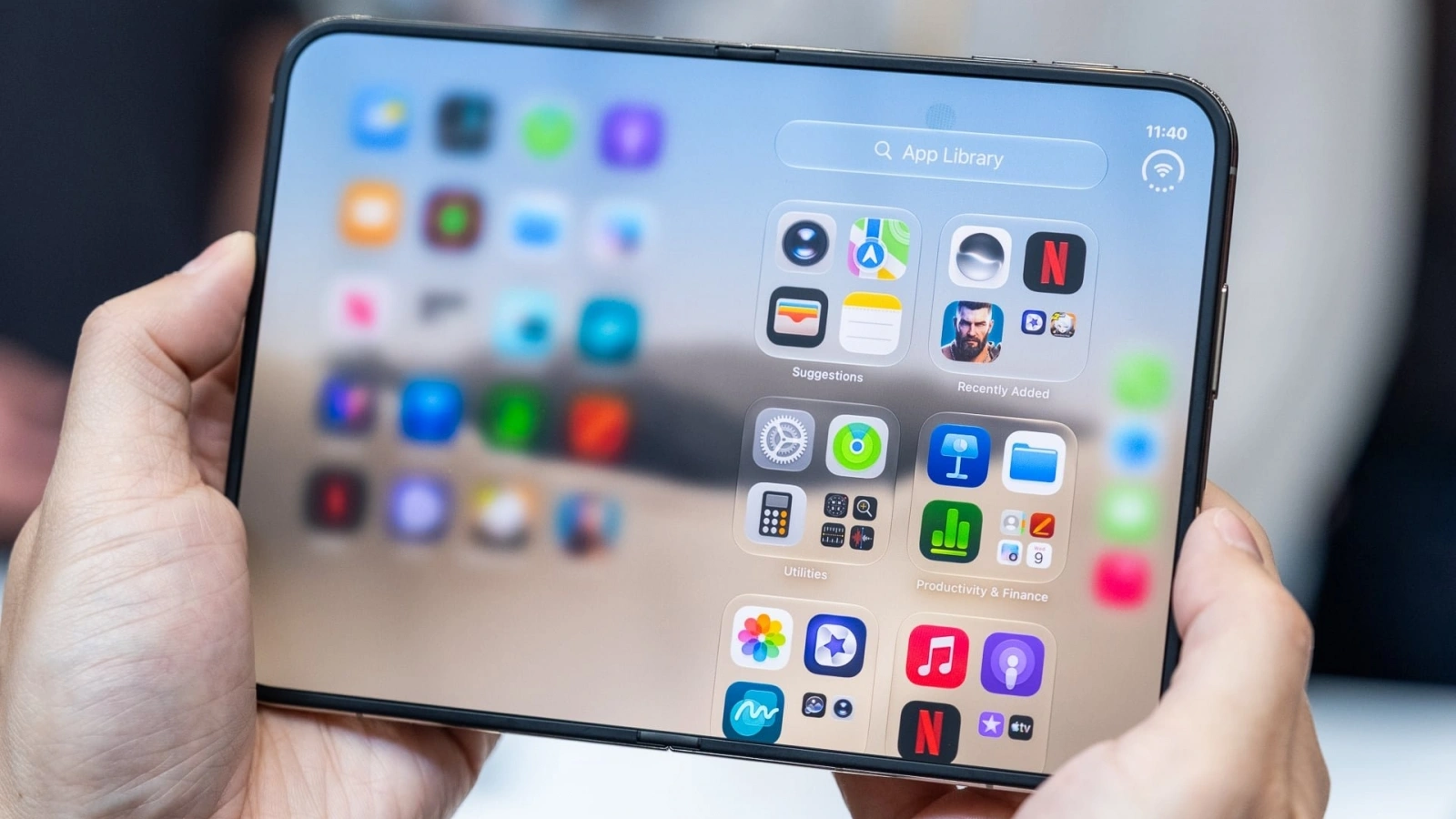 „Nu e bug, e feature”. De ce se cojește ecranul lui iPhone Duo?