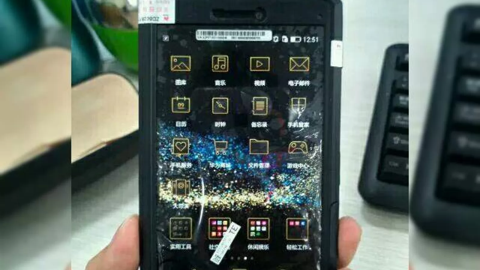 Imagini spion cu Huawei P8 ajung pe web înainte lansării programate pentru 15 aprilie