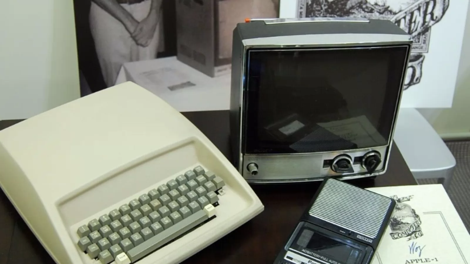 Strămoşul lui iPad, computerul Apple-1 din garajul lui Steve Jobs la vânzare pe eBay; Iată cât costă!