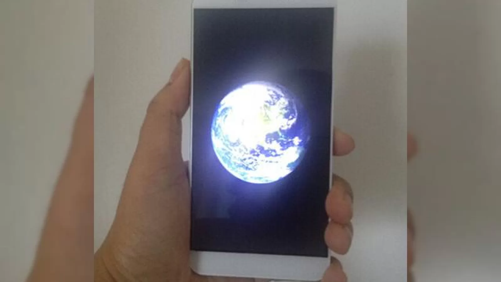 Serendipity S7 apare în noi fotografii; maginile din jurul ecranului măsoară doar 0.7 mm