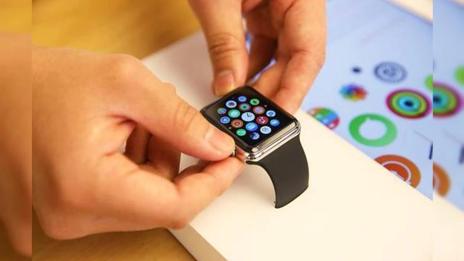 Apple Watch beneficiază de peste 3000 de aplicaţii la debut; Dezvoltatorii se aşteaptă la o avalanşă de noi softuri