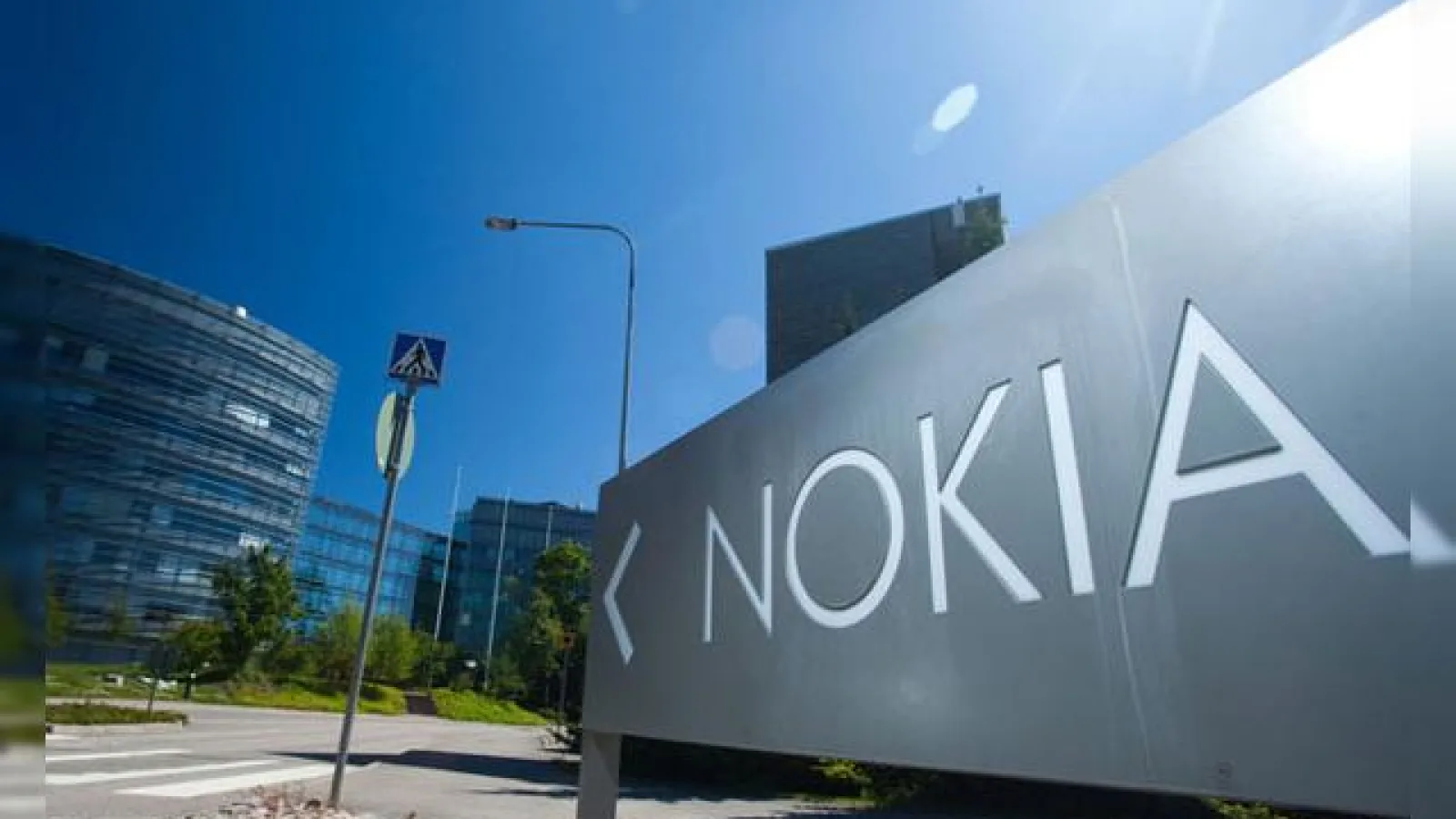 Nokia dezminte faptul că ar exista planuri de vânzare sau dezvoltare a unor noi produse de tip smartphone