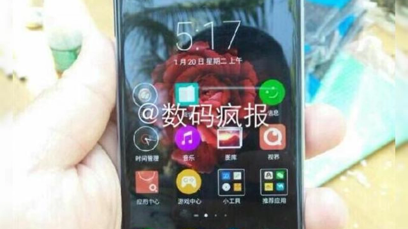 Noi schiţe ne indică modul în care putem folosi ecranul edge to edge de pe ZTE Nubia Z9, cu gesturi speciale