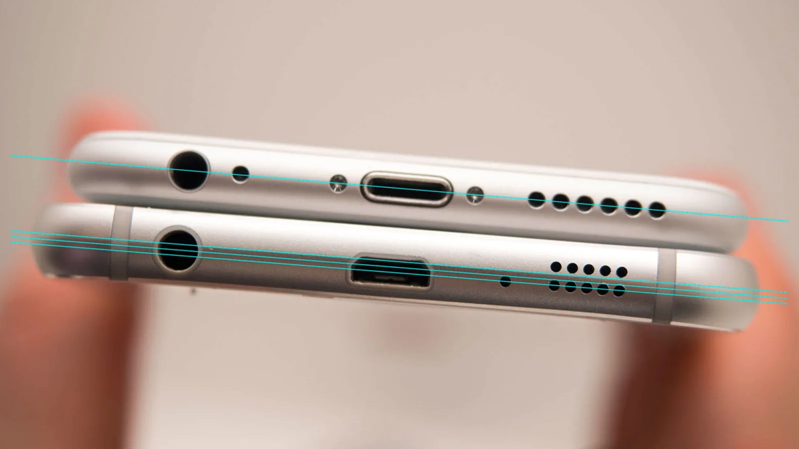 Principala diferenţă dintre Galaxy S6 şi iPhone 6 stă în atenţia la detalii; Simetria contează și ea..