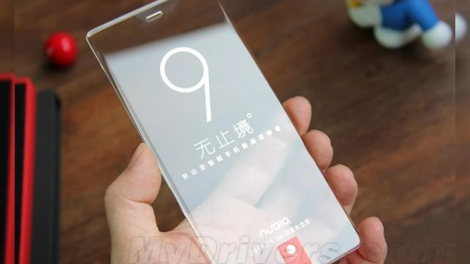Invitaţiile pentru debutul lui ZTE Nubia Z9 au fost trimise presei din China, sunt panouri din sticlă transparentă