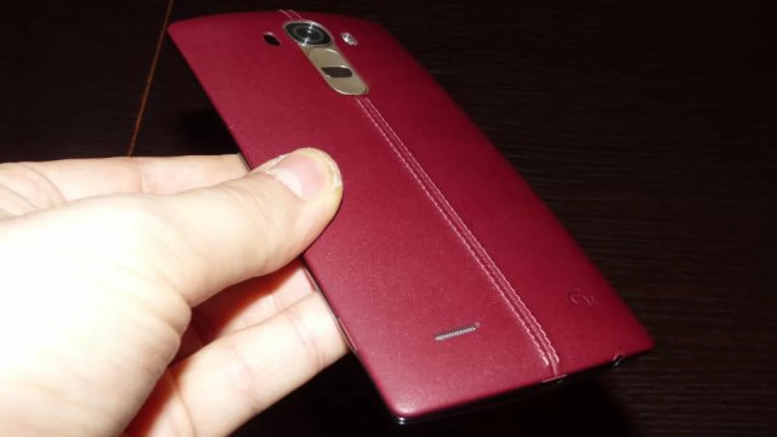 LG G4 Preview (mini review): pielea se simte excelent, telefonul e uşor, iar opţiunile camerei sunt variate (Video)