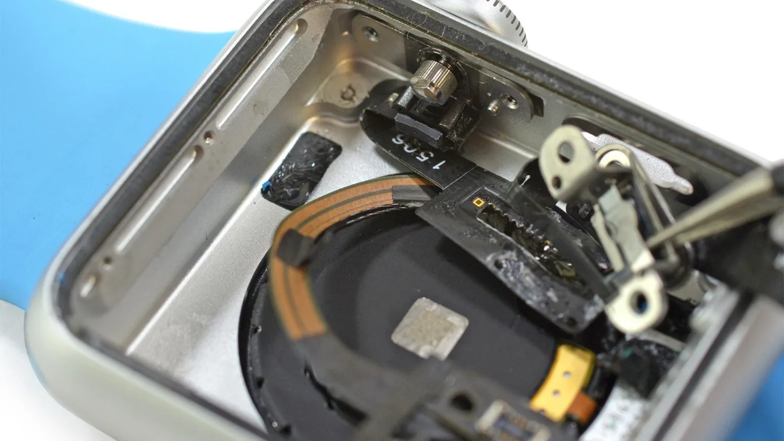 Costul de producție al unui Apple Watch este de doar 81$