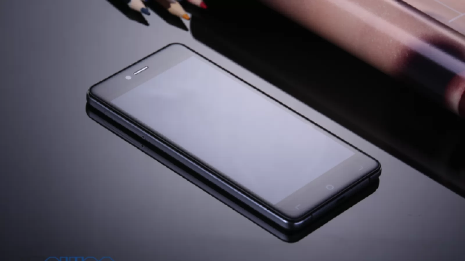 Elephone pregăteşte două telefoane elegante cu șasiu din sticlă şi metal: Elephone S2 şi S2 Plus