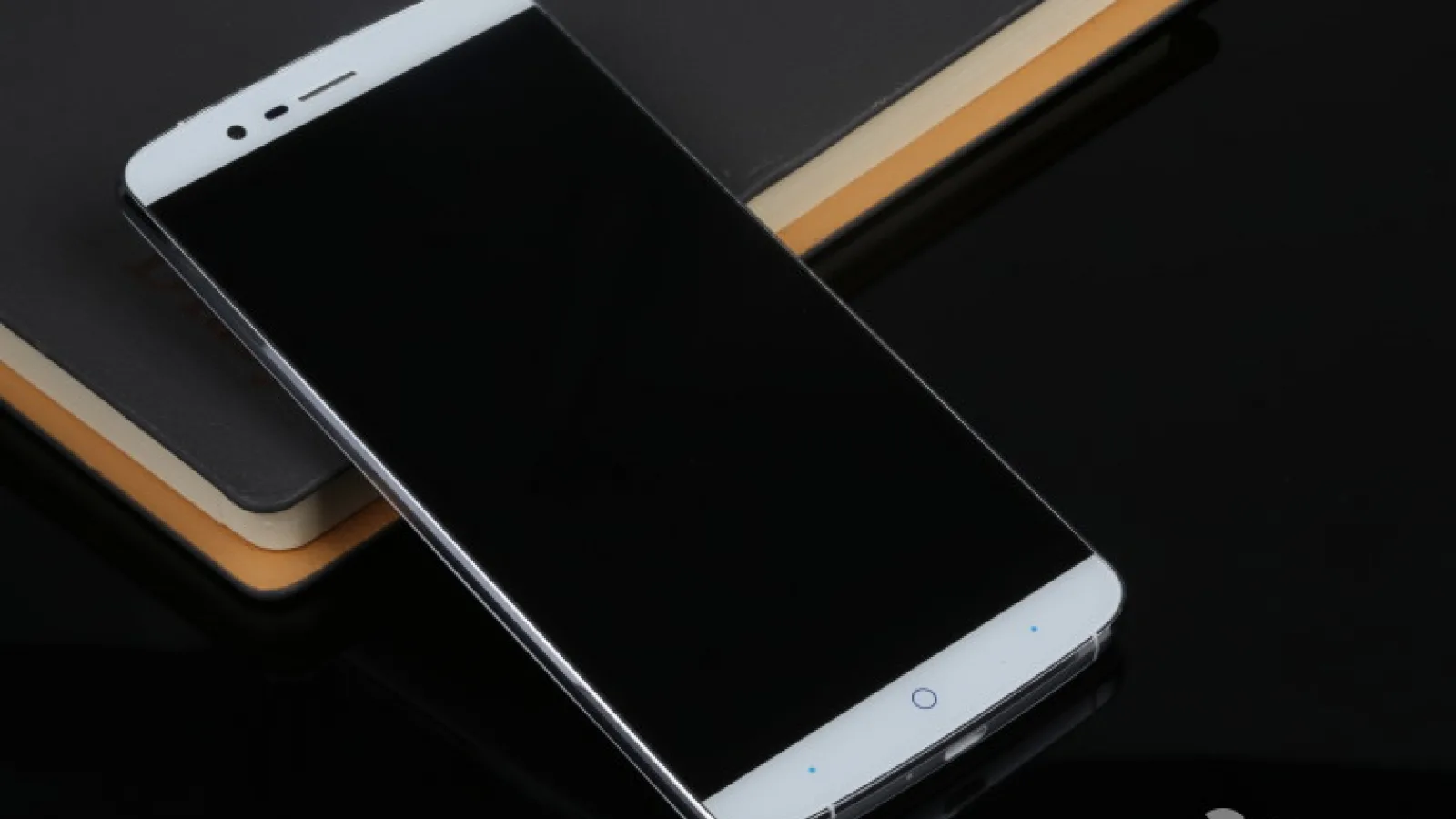 Elephone P8000 este un telefon cu 3 GB RAM şi baterie foarte generoasă, dar şi cu preţ incredibil!
