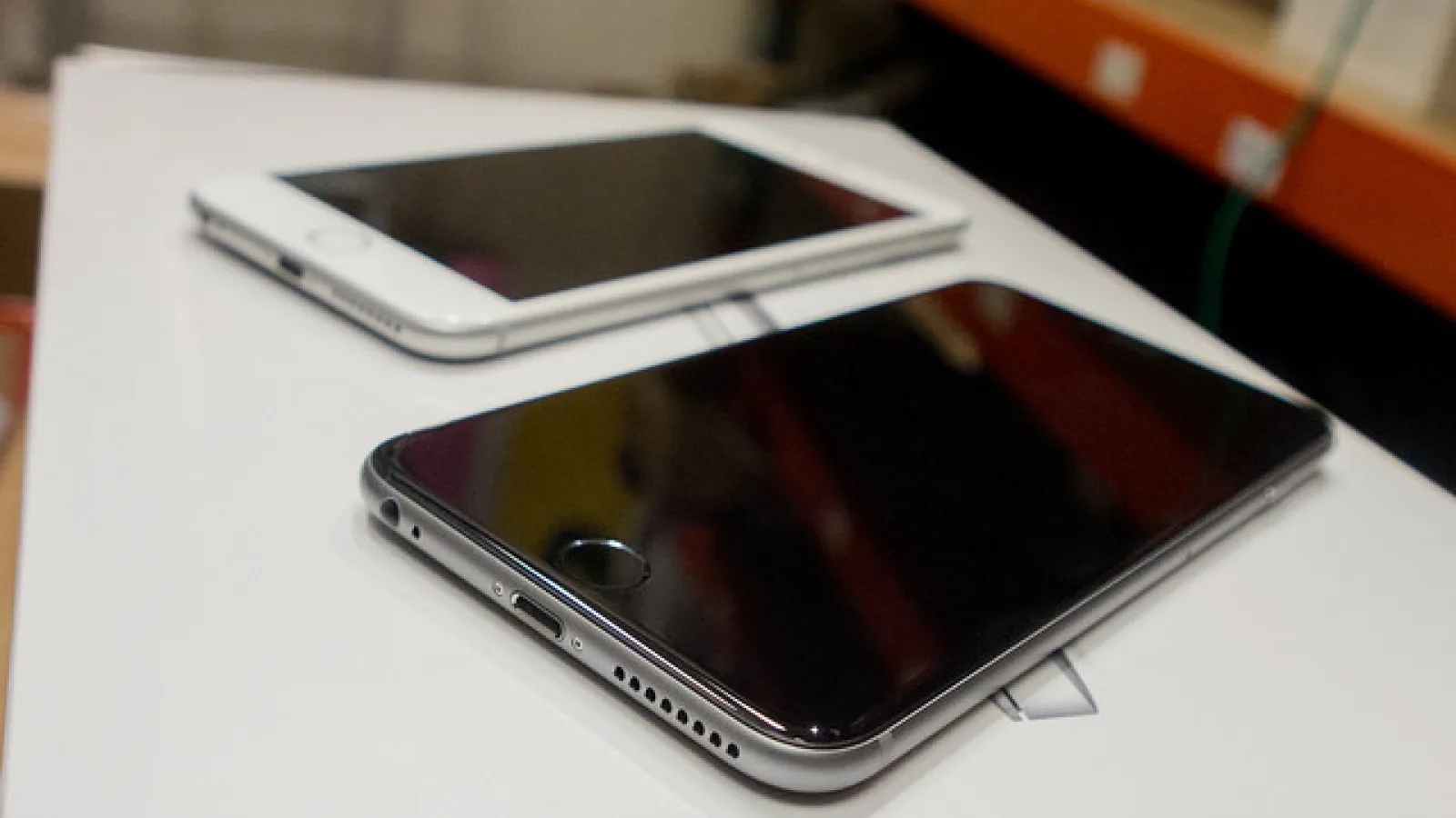 Noile modele iPhone vor folosi chipuri mai mici pentru iluminare LED