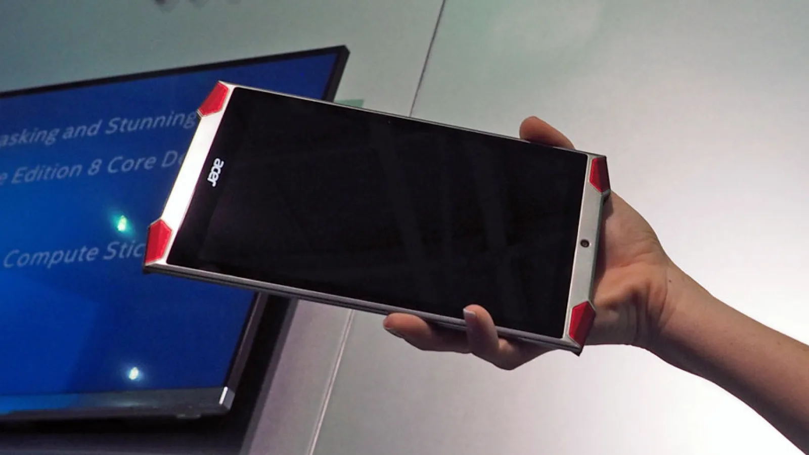 Computex 2015: Acer prezintă tableta de gaming Predator 8, primul device Android cu procesor Intel Atom x7