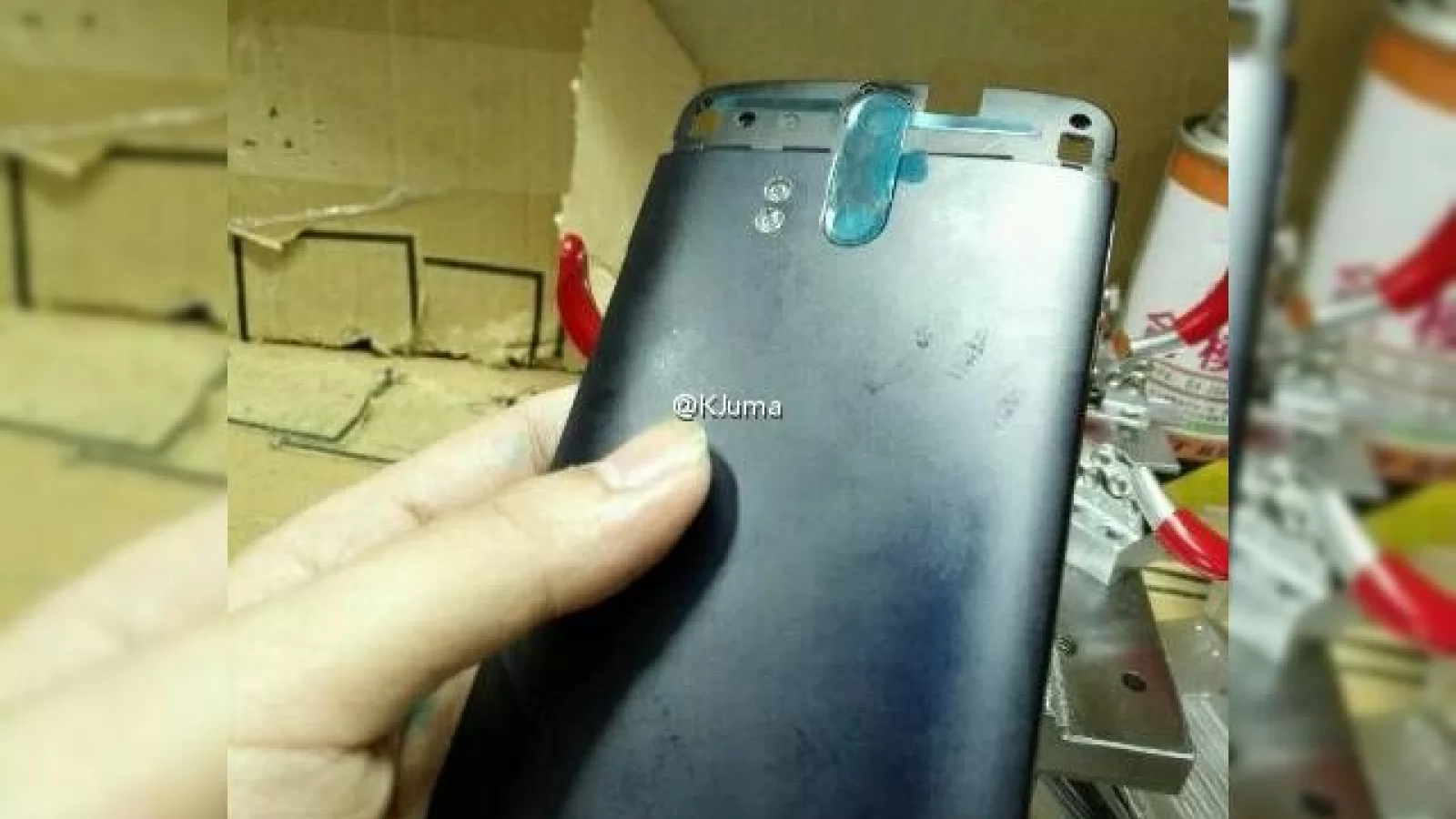 ZTE Axon îşi face apariţia în primele imagini hands on, confirmă cameră foto duală