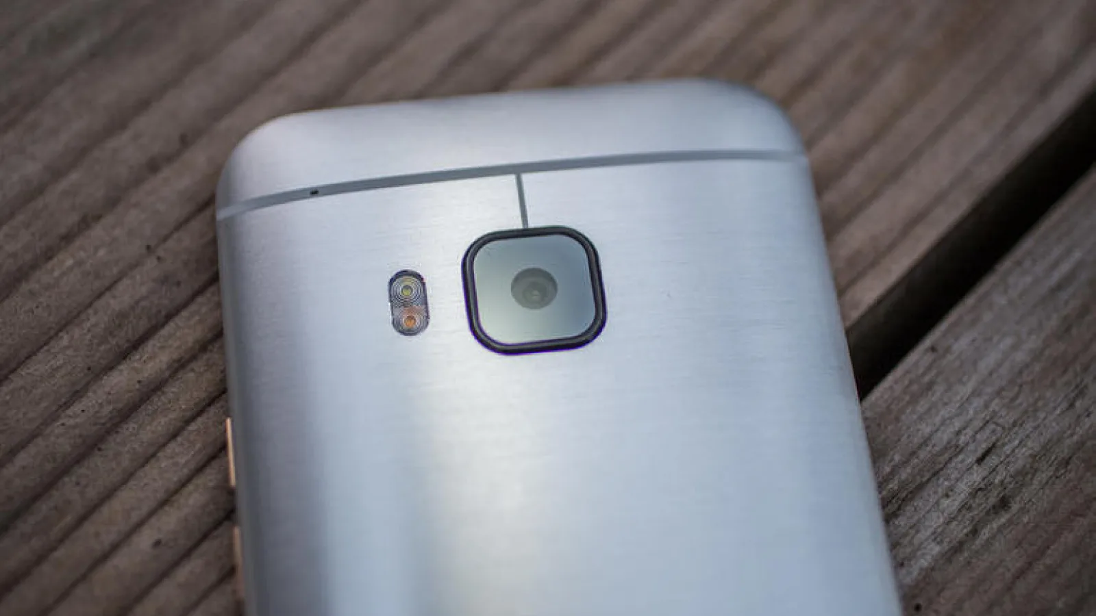 Salvatorul HTC, modelul Aero va aduce o nouă interfaţă foto şi o nouă tehnologie a camerei, la toamnă
