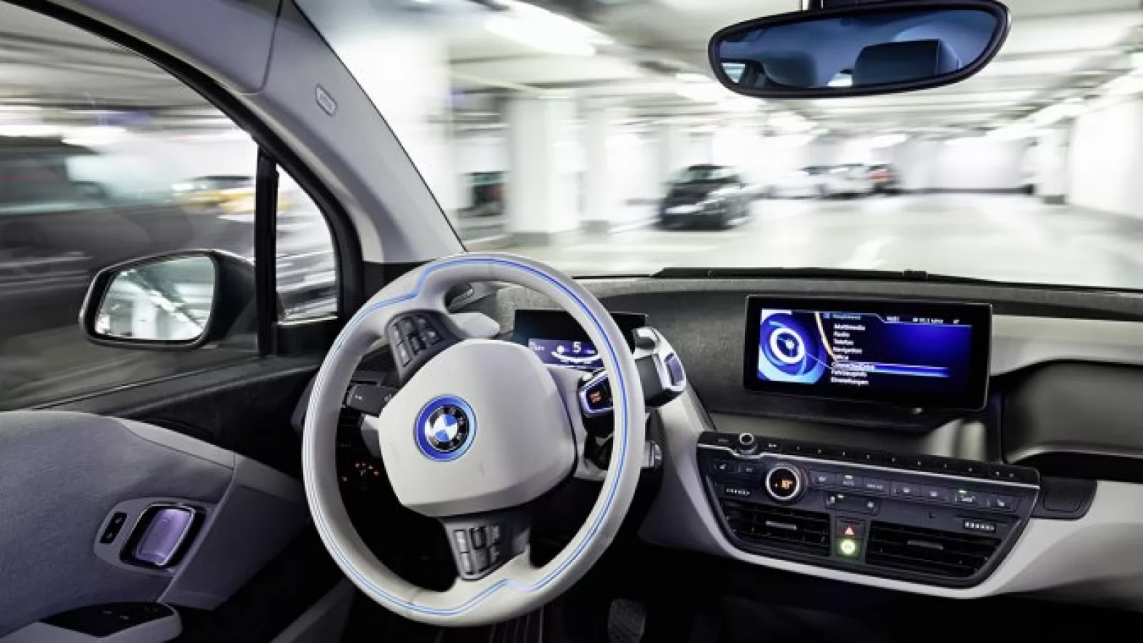 BMW ar putea fabrica automobile pentru Google şi Apple