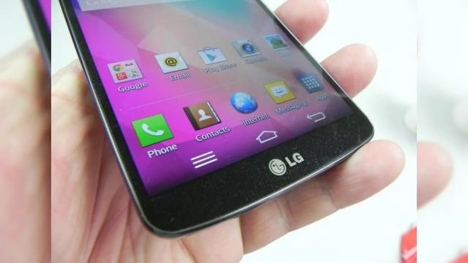 LG G Pro 3 îşi dezvăluie specificaţiile într-o primă scăpare: 4 GB RAM, ecran Quad HD de 6 inch şi scanner de amprente