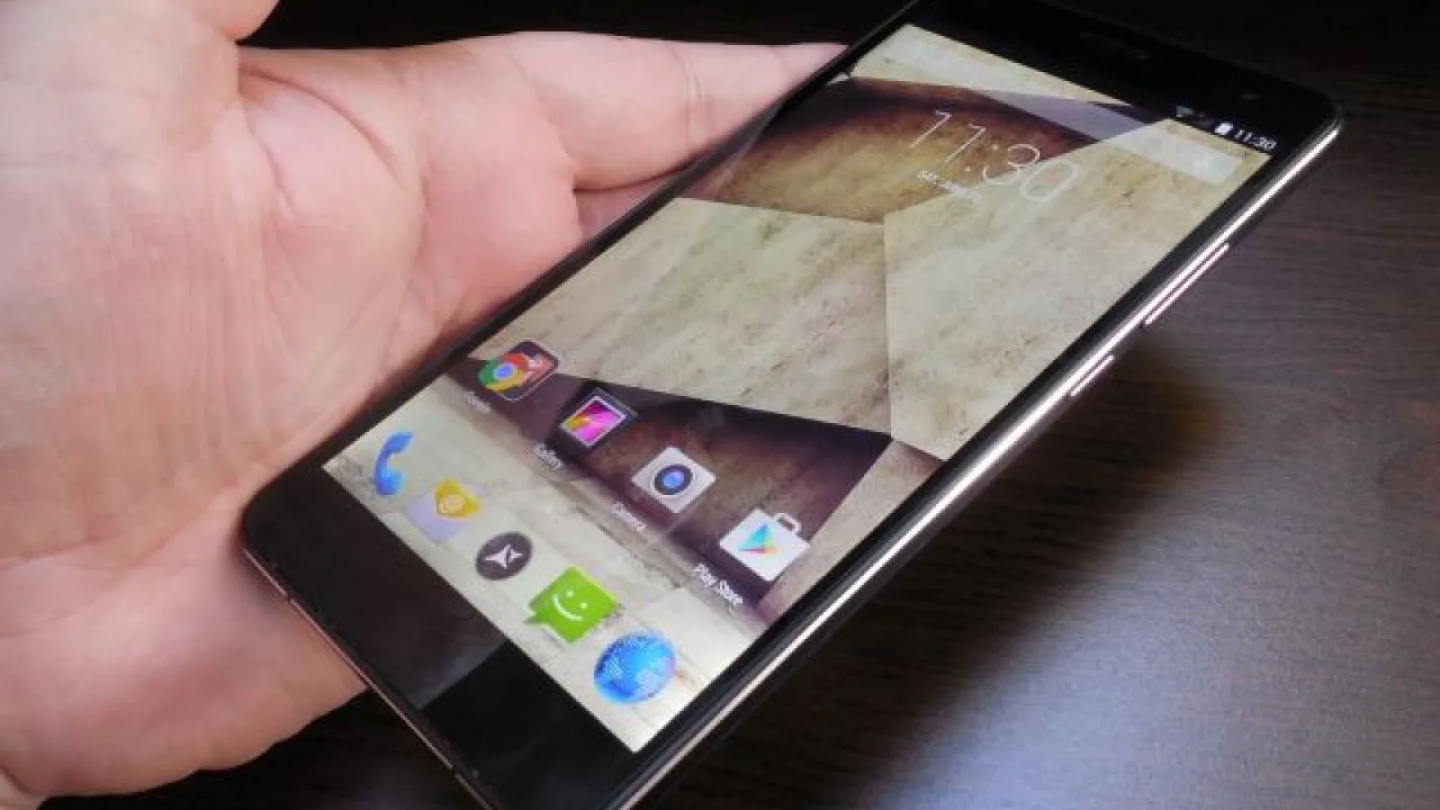 Allview P6 Qmax Review & Concurs: un phablet midrange bine construit, cu display de caliate și cameră ce putea fi mai bună (Video)