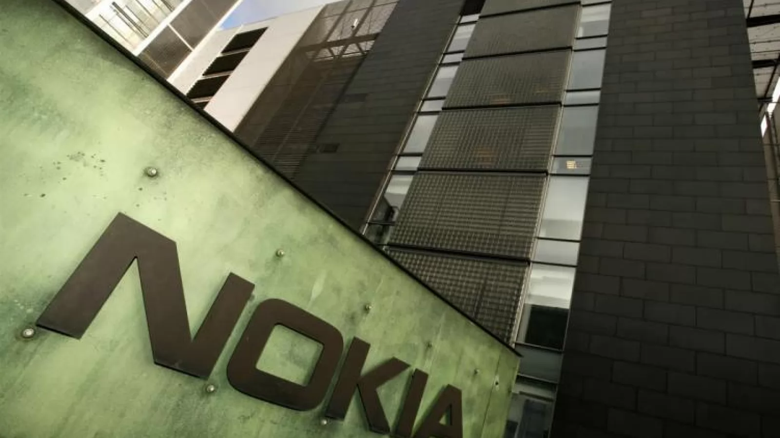 Nokia ar putea reveni pe piața telefoanelor spre final de an; O va face prin licenţierea brandului