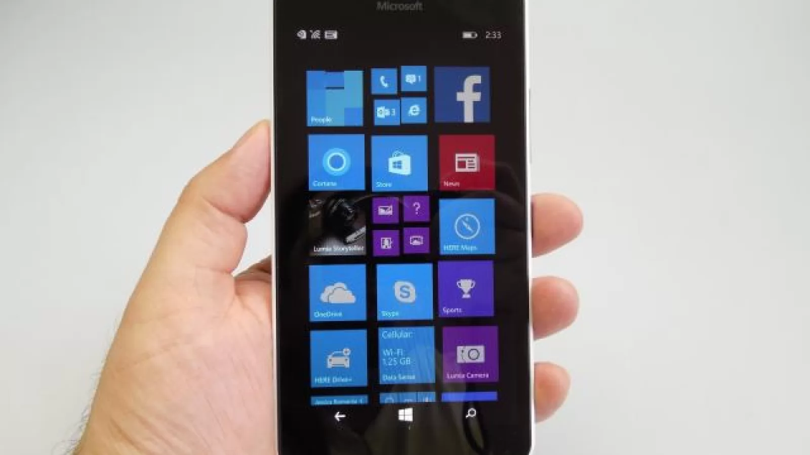 Microsoft Lumia 640 XL LTE Review: cel mai bun ecran de model Windows Phone, telefon ideal de luat la mare, dacă nu filmezi cu el... (Video)