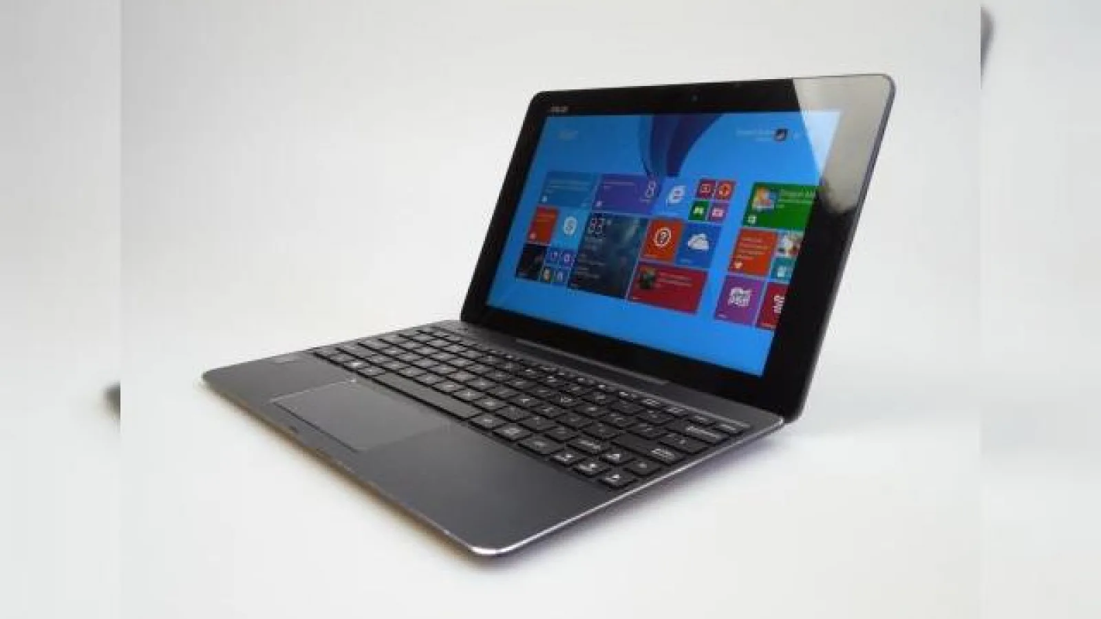 ASUS Transformer Book T100 Chi Review: terminalul business de luat în vacanţă, cu design premium, peste medie (Video)
