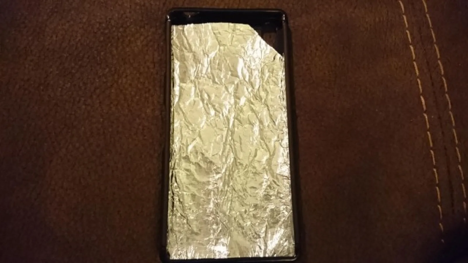 Cum răcorești un Sony Xperia Z3+? o carcasă din staniol pare a fi răspunsul găsit de câțiva utilizatori