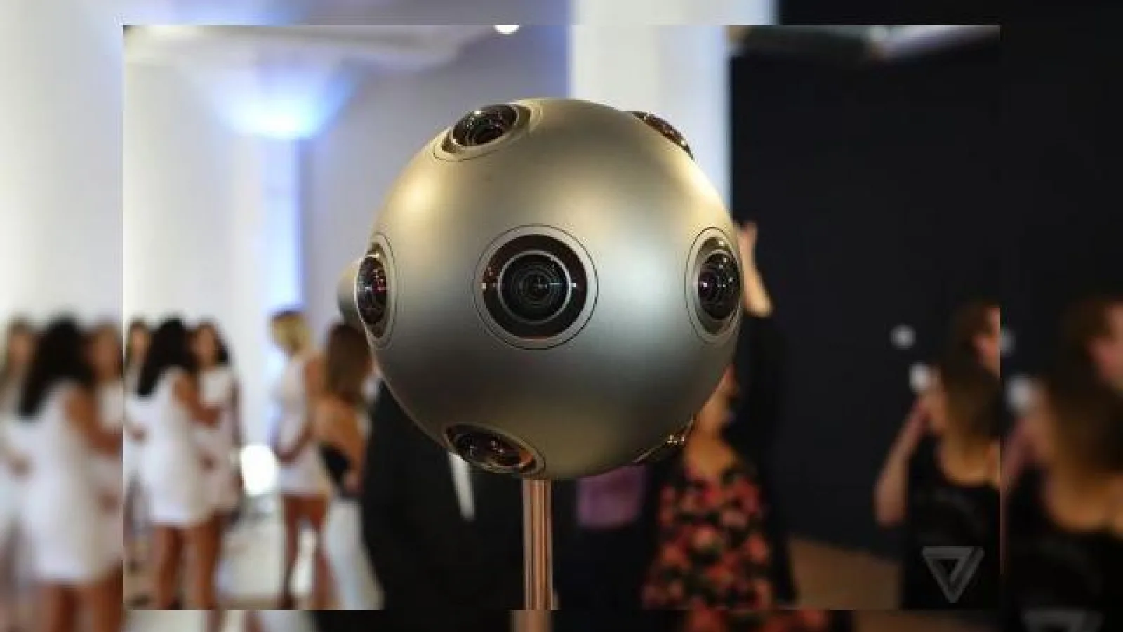 Nokia anunță Ozo, o cameră desprinsă din filmele sci-fi ce filmează clipuri la 360 grade (VR)