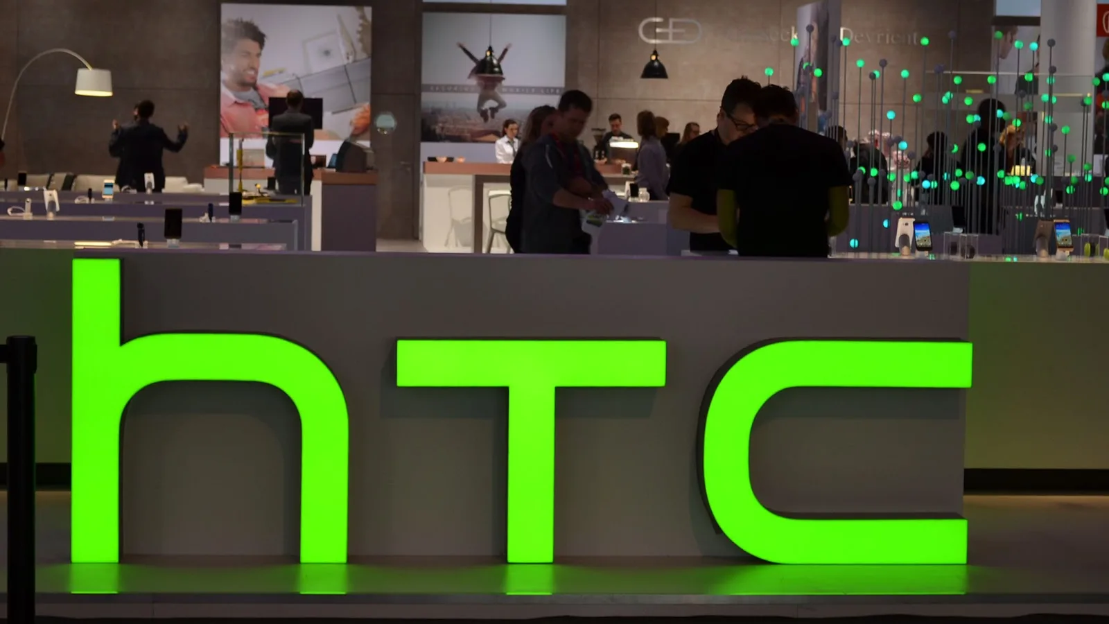 HTC anunță o nouă strategie de business ce are ca măsuri și concedierea a 15% din angajați