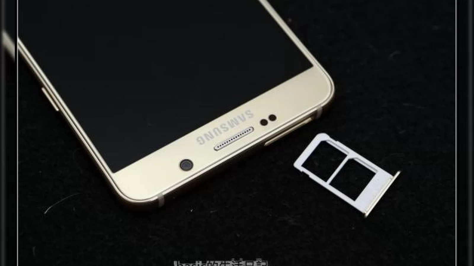 Varianta dual-SIM a lui Samsung Galaxy Note 5 apare în imagini; slotul microSD lipsește din peisaj