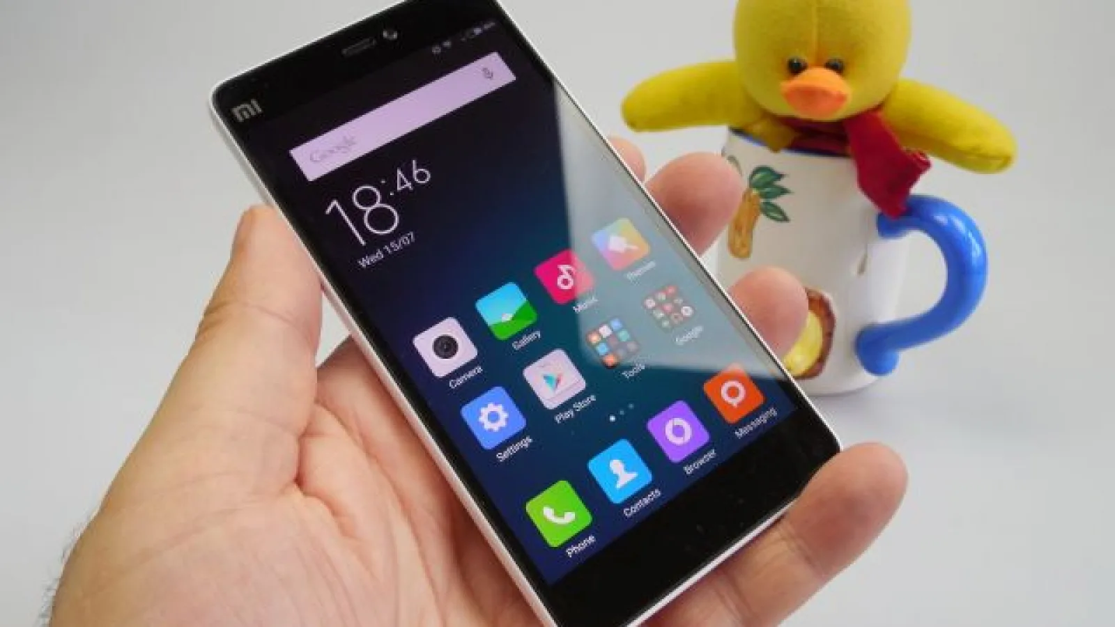 Xiaomi Mi 4i Review: telefon midrange solid, tras în jos de acustică şi software (Video)