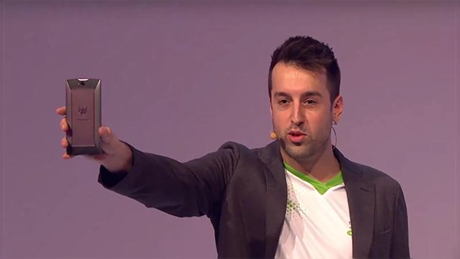 IFA 2015: Acer Predator 6 este un telefon de gaming cu procesor deca-core şi design agresiv