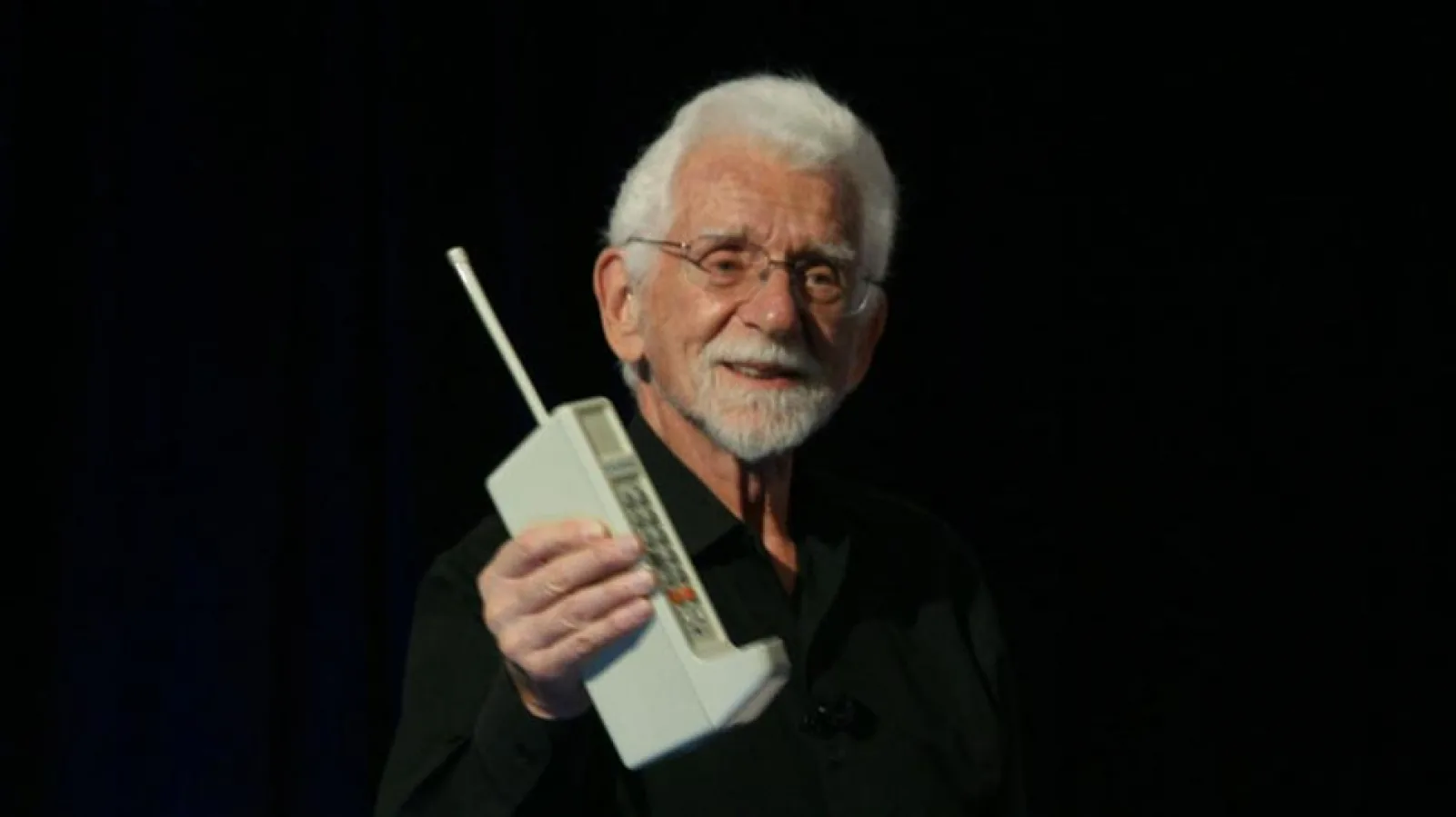 iPhone 6s este "plictisitor", conform lui Martin Cooper, inventatorul telefonului mobil