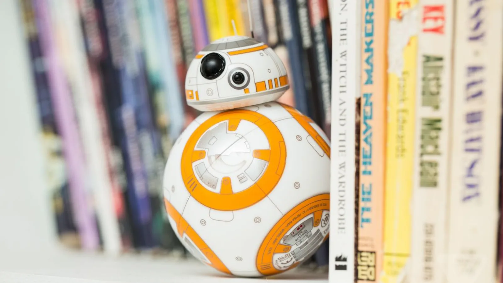 SPHERO BB-8, roboțelul ce poate fi controlat cu smartphone-ul, ajunge în oferta QuickMobile.ro