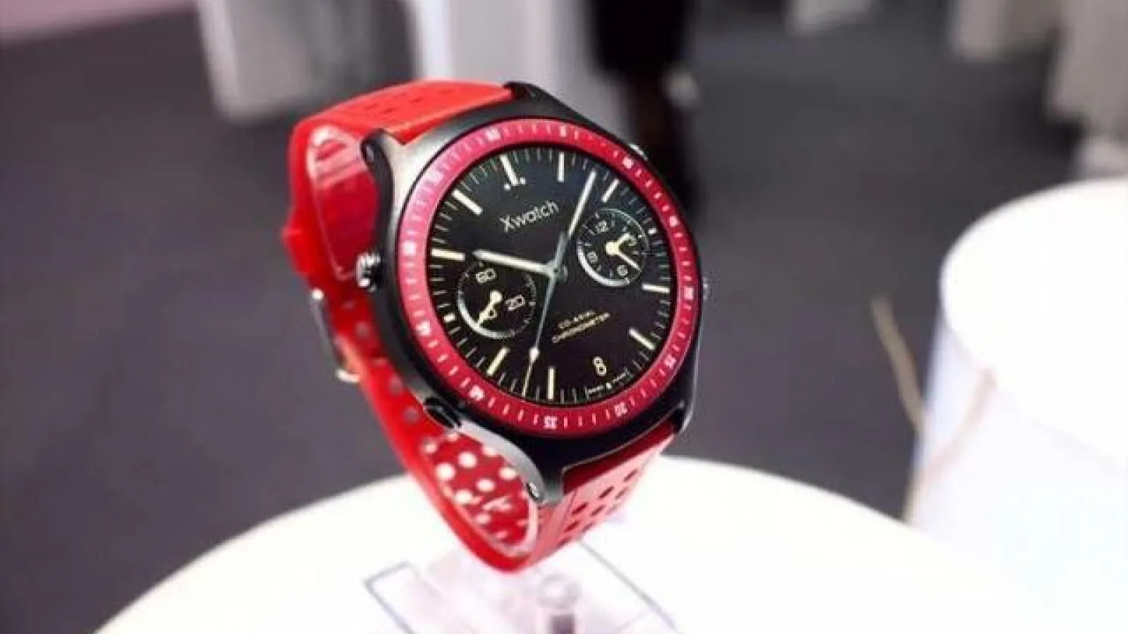 Bluboo Xwatch se afișează în cadrul show-ului HK Global Source Exhibition; aflăm și detalii despre smartphone-ul Xtouch