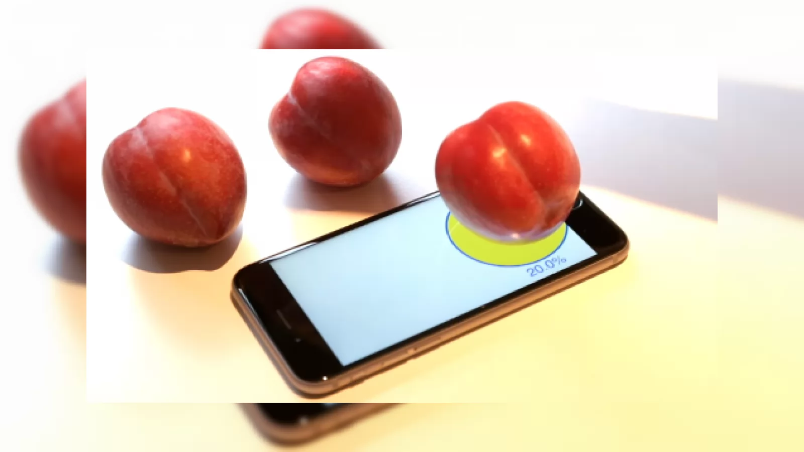 Ecranul lui iPhone 6s devine cântar grație unei aplicații; iată cum greutatea a două prune este comparată folosindu-se tehnologia 3D Touch