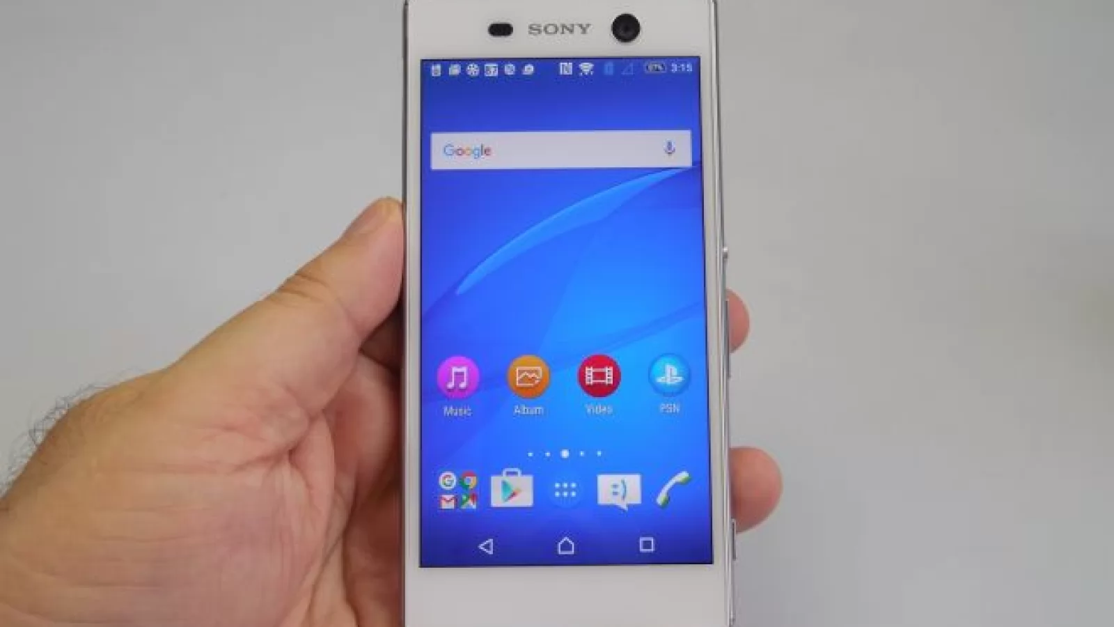 Sony Xperia M5 Review: "Telefonul Batman" se descurcă mai bine noaptea decât ziua, dar asta nu e de ajuns (Video)