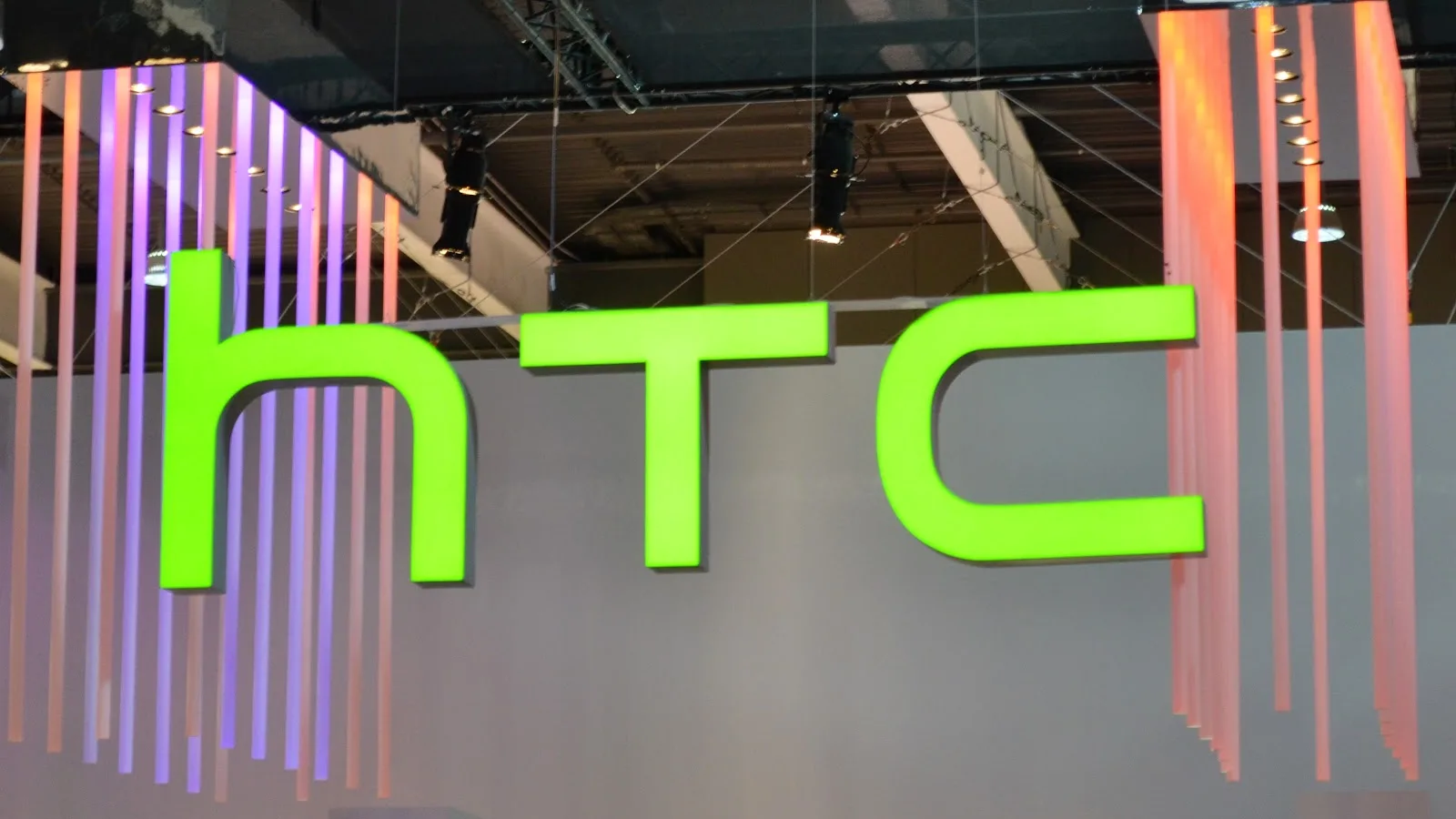 HTC înregistrează o creștere a veniturilor cu 25.92% în octombrie comparativ cu luna precedentă