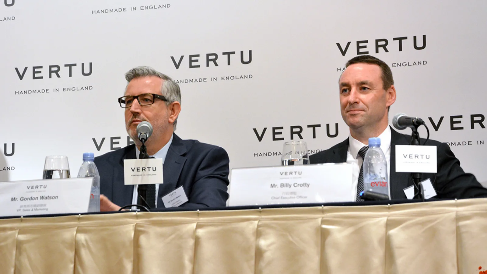 Noul CEO Vertu confirmă că telefoanele de lux vor fi produse în continuare în UK, deşi firma aparţine de Hong Kong acum