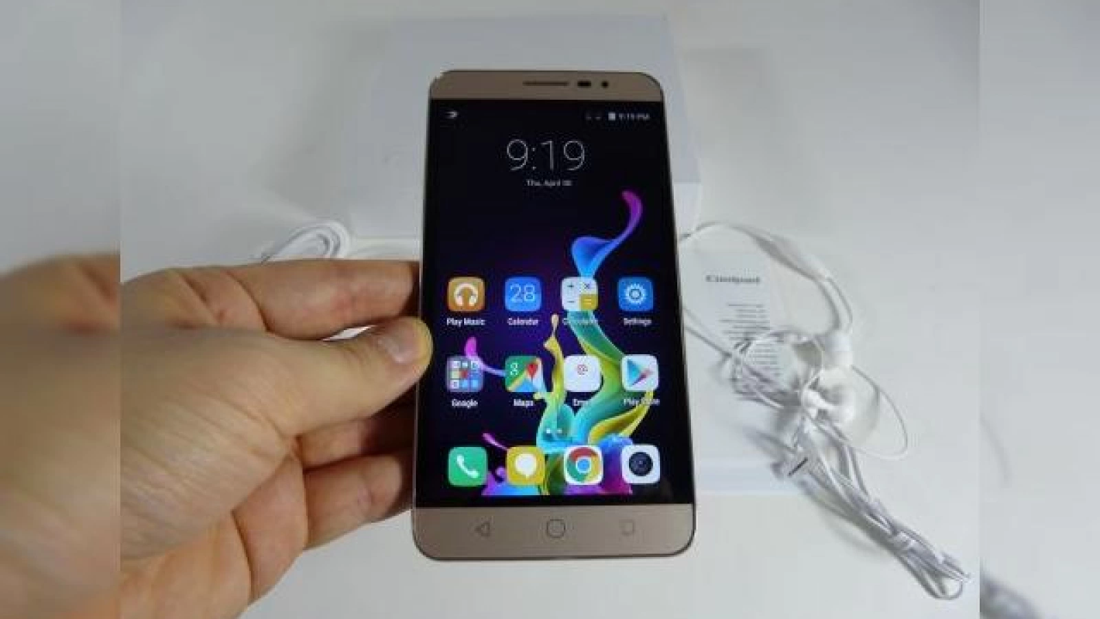 Coolpad Modena unboxing + concurs: primul contact cu un device Coolpad, cu o interfaţă interesantă (Video)