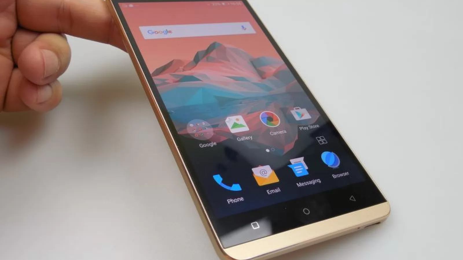 Allview V2 Viper X Review + Concurs de Crăciun: strălucește ca nasul renului Rudolph și performează așijderea (Video)