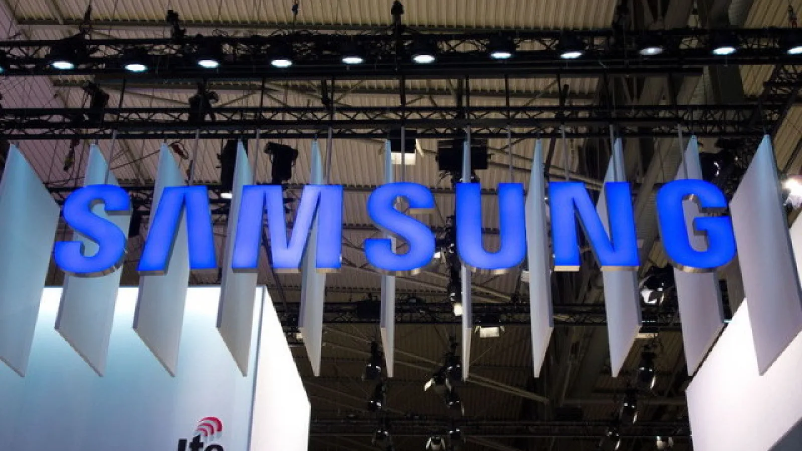 Samsung ar pregăti 5 milioane de unităţi Galaxy S7 drept prima tranşă pentru debut