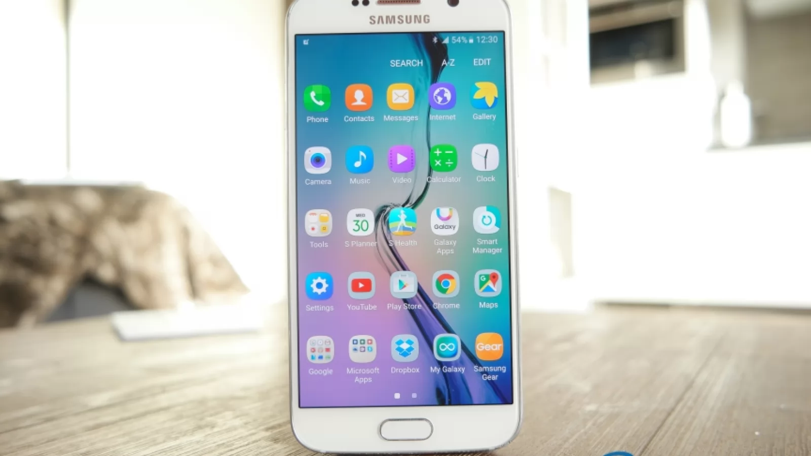 Samsung Galaxy S6 şi Galaxy S6 Edge fotografiate cu Android 6.0 Marshmallow la bord; Telefoanele primesc si cateva modificari de UI