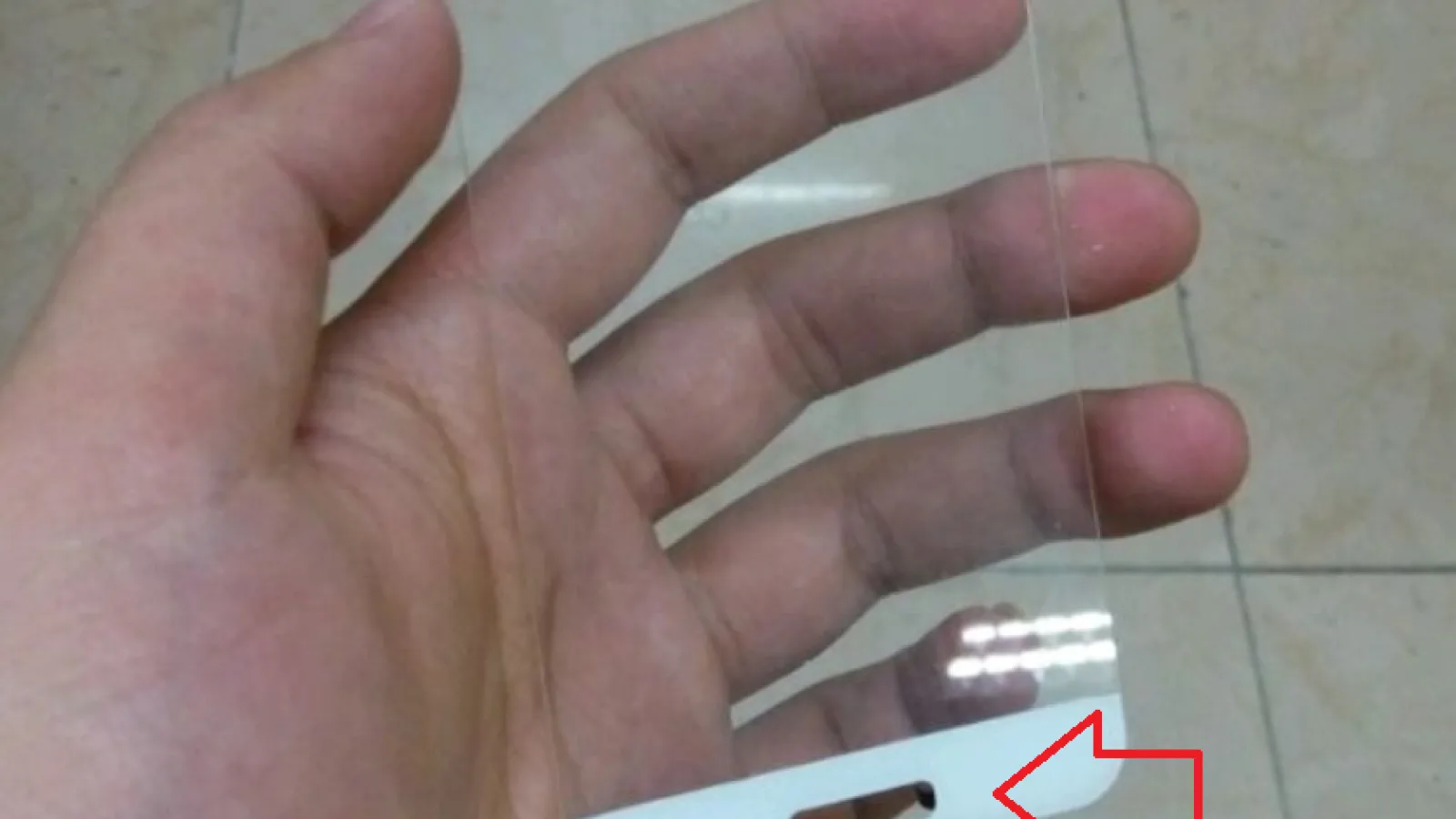 Samsung Galaxy S7 își dezvăluie panoul frontal într-o primă fotografie; margini inexistente și buton home dreptunghiular