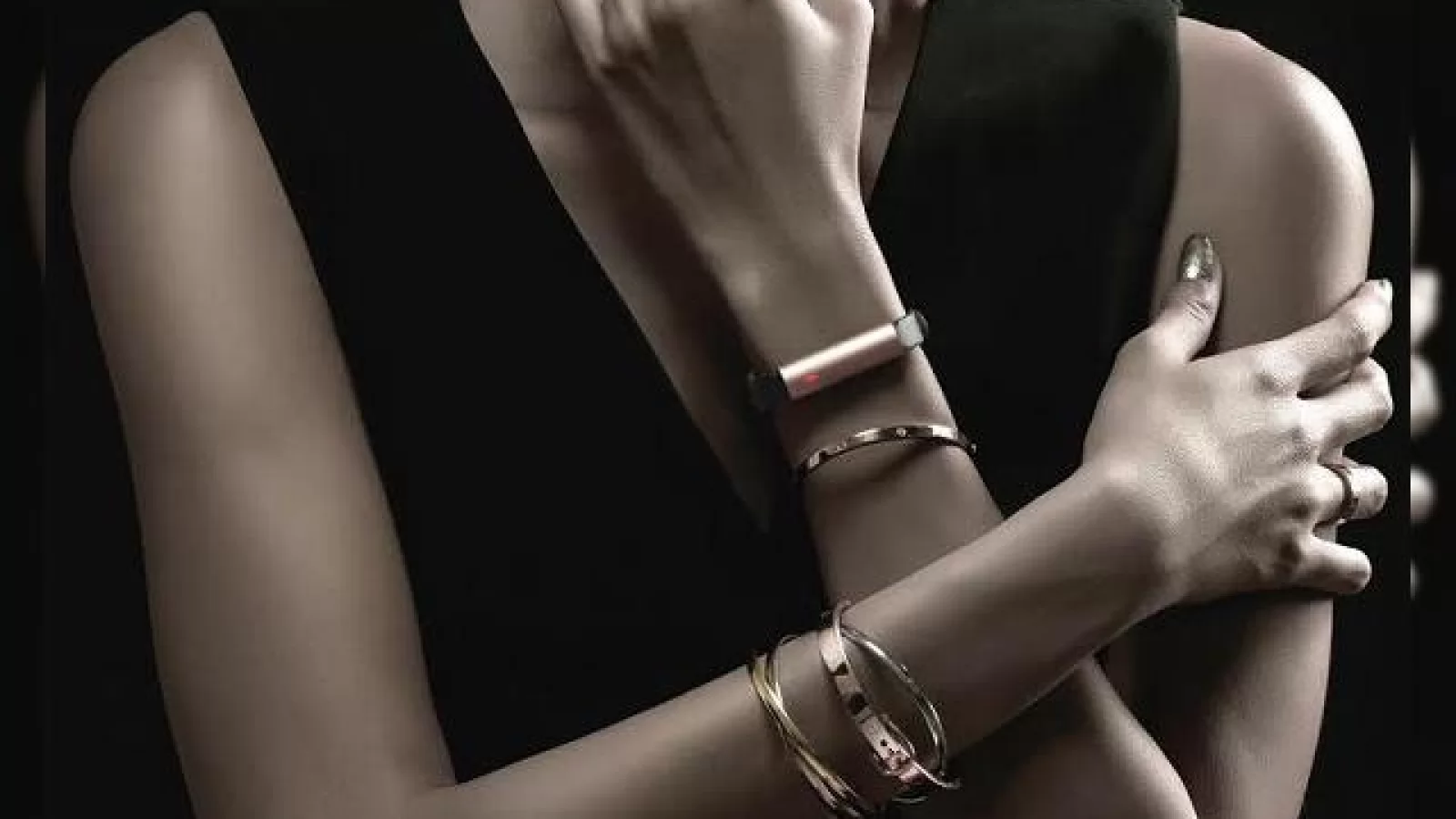 CES 2016: Misfit Ray anunţat oficial - fitness tracker de 99.99 dolari, cu design cilindric inovator