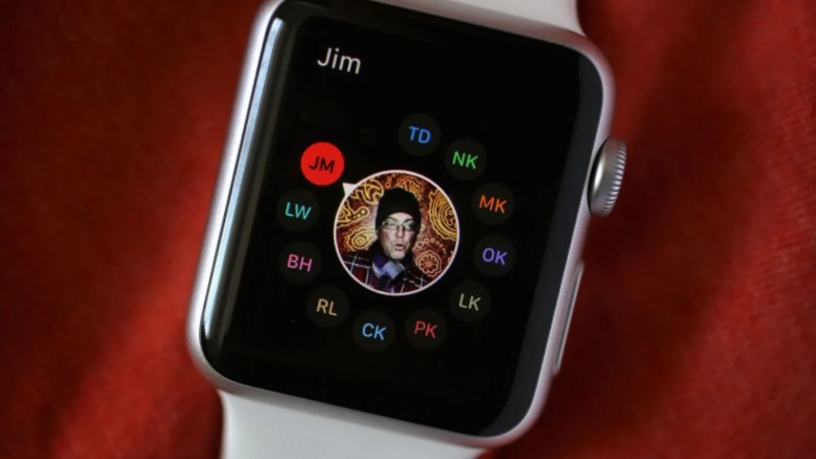 Apple primeşte 3 noi brevete pentru meniul Friends de pe Apple Watch în China
