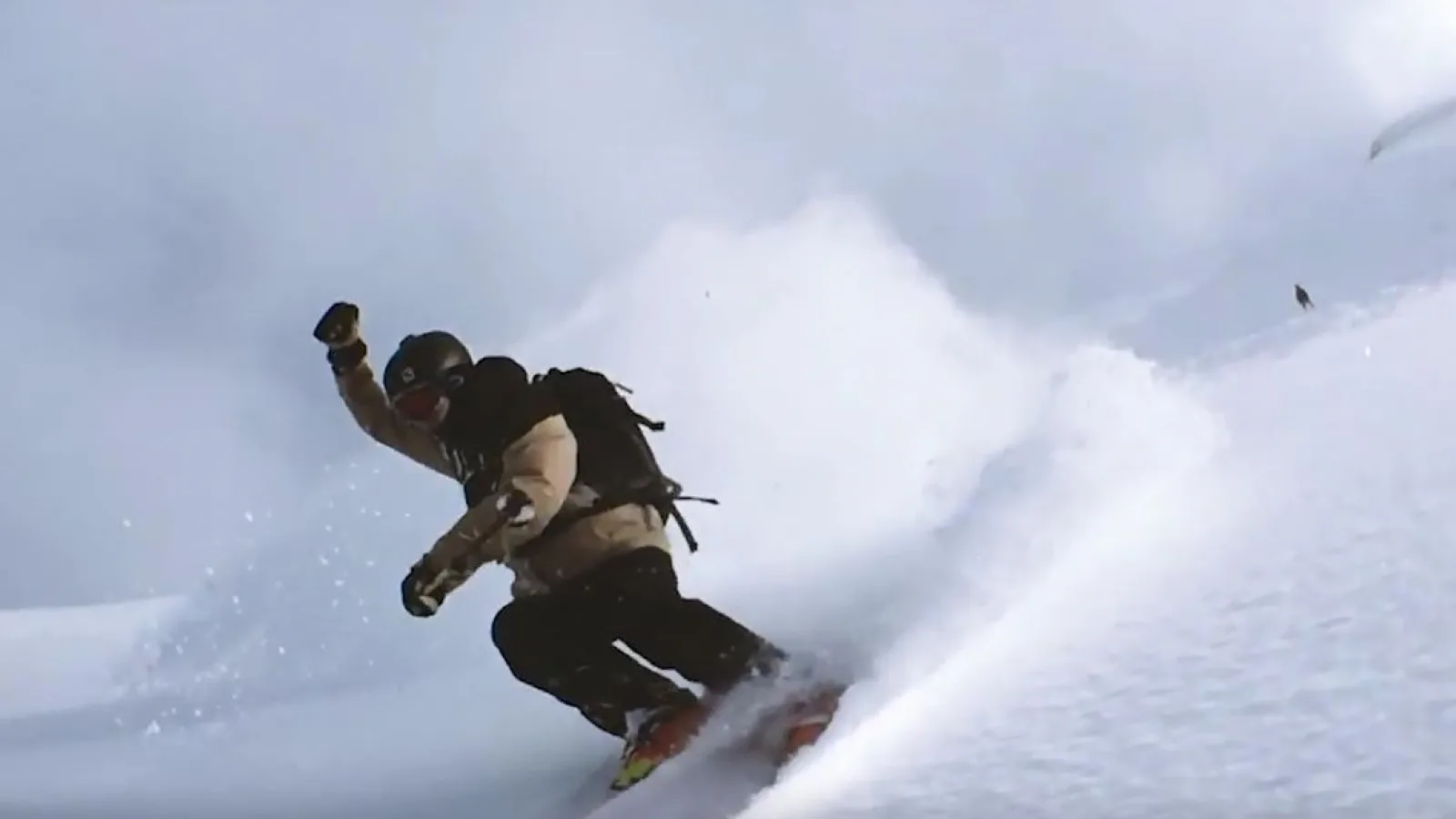 O filmare fantastică cu un iPhone 6 ce se învârte pe un sistem de corzi în timpul unei sesiuni de snowboarding, ajunge virală (Video)