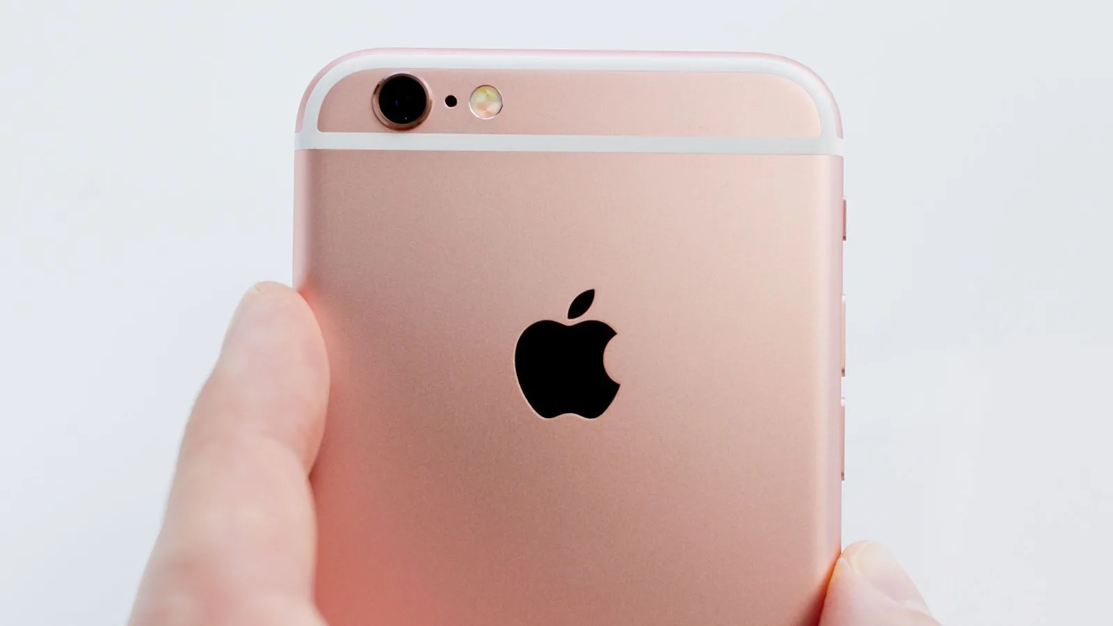 iPhone 5se va adopta varianta de culoare auriu rose, iar următoarele modele iPad şi MacBook îi vor urma exemplul